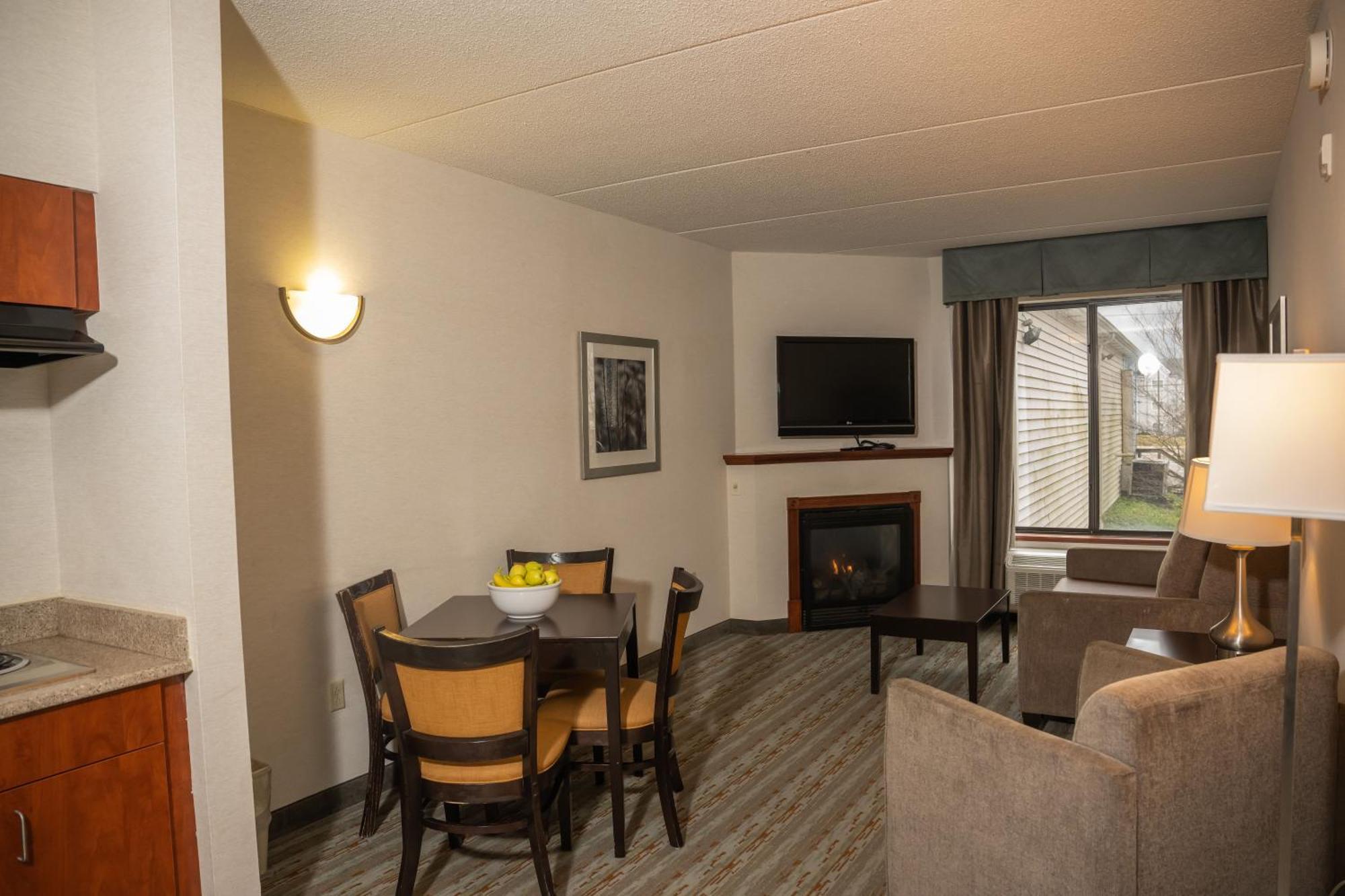 Wyndham Garden Erie Hotel Kearsarge Exterior photo